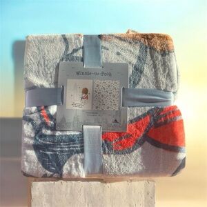 Disney Winnie-the-Pooh Fleece Blanket – Red, Navy, White